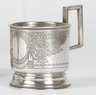 Porte-verre à thé en argent, à décor d'une...