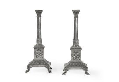 Paire de bougeoirs en argent de la Maison...