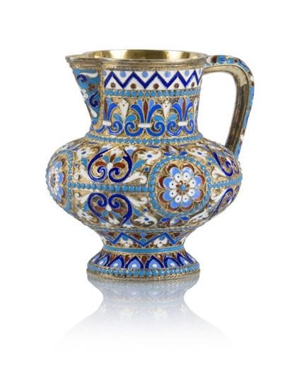 Pot à lait en vermeil et émaux polychromes...