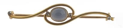 Broche de corsage en or, sertie d'un cabochon...