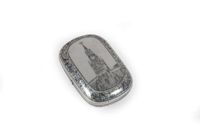Etui à cigarettes en argent niellé, de forme...