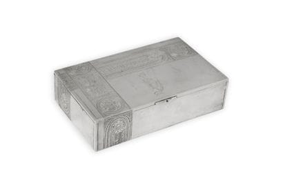 Boite à cigares en argent, à décor gravé...