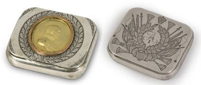 Petite tabatière en argent, à décor d'un...