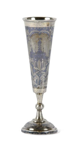Coupe à champagne en vermeil niellé, à décor...
