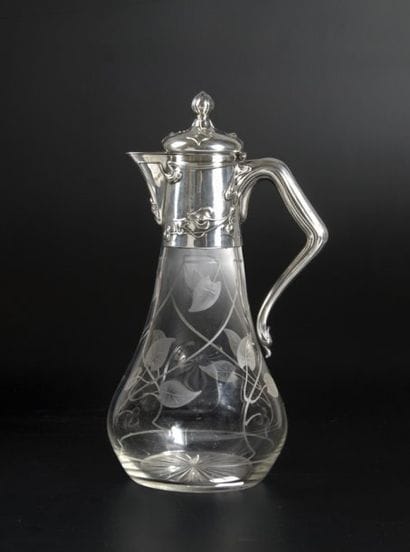 Carafe en cristal, à décor gravé de volubilis,...