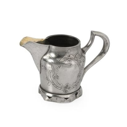 Petit pot à eau en argent. Poinçon titre:...