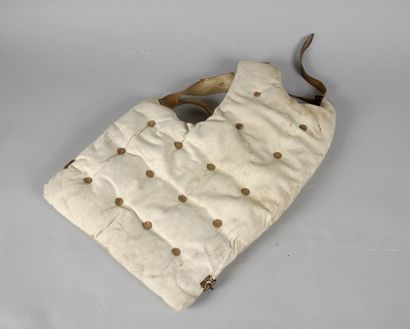 Plastron d'escrimeur en toile garni de crin....