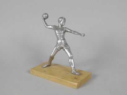 Sculpture sur socle bois. 'Le tir'. Circa...