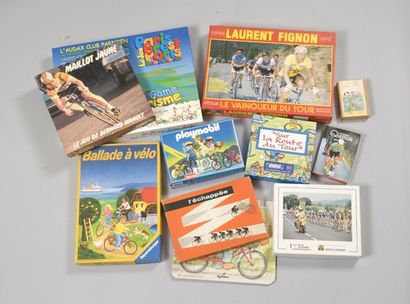 Lot de 10 jeux autour du cyclisme. Différentes...