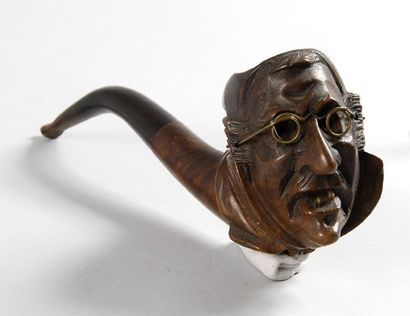 Amusante pipe en bruyère sculptée représentant...