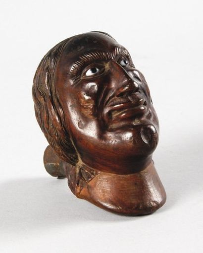 Pipe en bruyère sculptée représentant une...