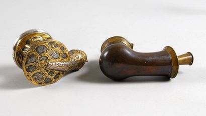 Lot comprenant : - une pipe en cuivre et...