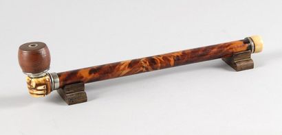 Pipe en écaille de tortue, embout ivoire,...