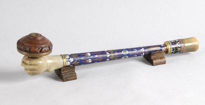 Pipe tronconique en émaux cloisonnés sur...