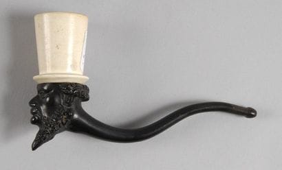 Etonnante pipe en ébonite représentant une...
