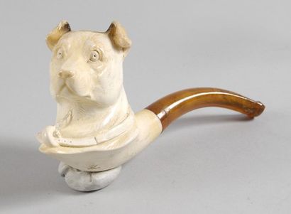 Belle pipe en écume de mer sculptée représentant...