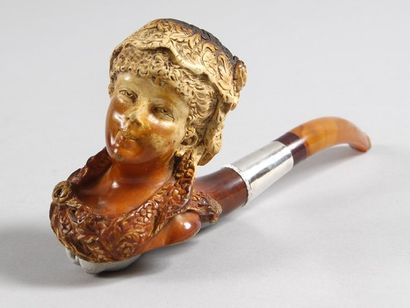 Pipe en écume de mer sculptée représentant...