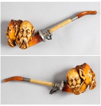 Très belle et rare pipe satirique en écume...