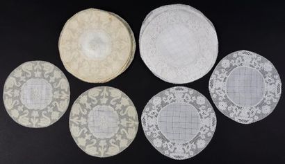 Trente sept napperons, dentelle Point de...