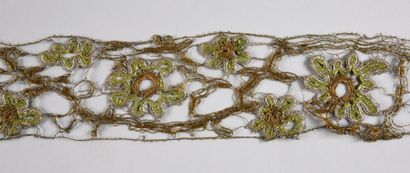 Rare dentelle métallique, soie et soie chenillée,...