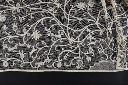 Panneau en dentelle de Milan à motif animalier,...