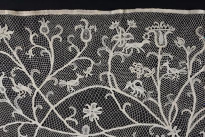 Panneau en dentelle de Milan à motif animalier,...