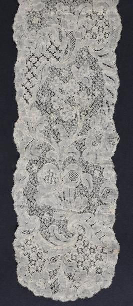 Rare barbe de bonnet, Malines, dentelle aux...