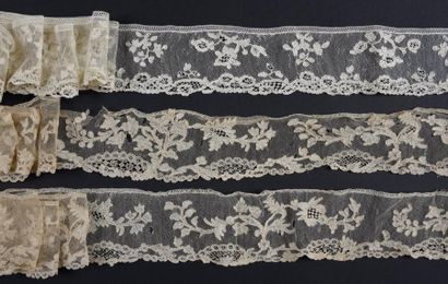 Deux volants en dentelle d'Alençon, aiguille,...