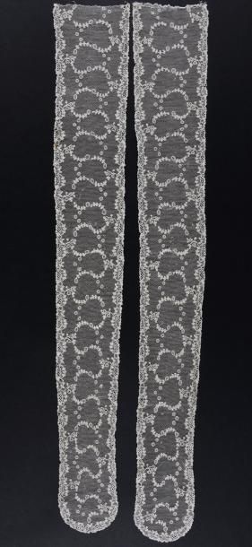 Paire de barbes en dentelle d'Alençon, aiguille,...