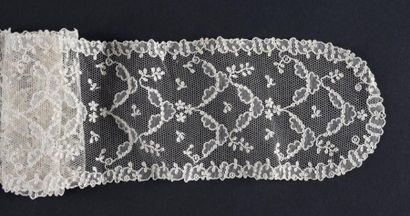 Ensemble fond de bonnet, barbe et volant,...