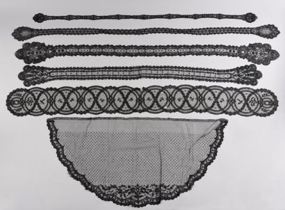 Cinq cravates en dentelle de Chantilly, fuseaux,...