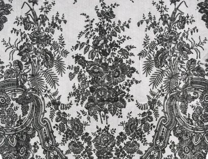 Châle de crinoline en dentelle de Chantilly...