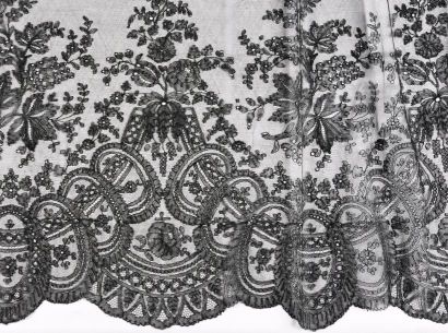 Volant de crinoline en dentelle de Chantilly,...