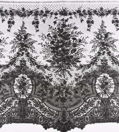Remarquable volant pour jupe en dentelle...