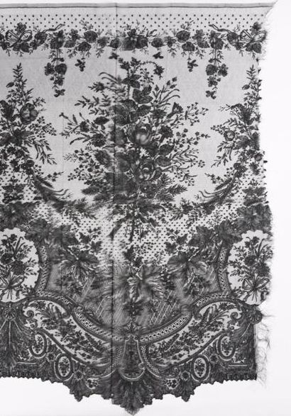 Remarquable volant pour jupe en dentelle...