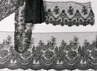 Volants de crinoline, dentelle de Chantilly,...