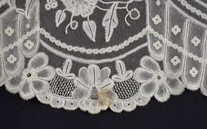 Exceptionnel volant de crinoline en Valenciennes...