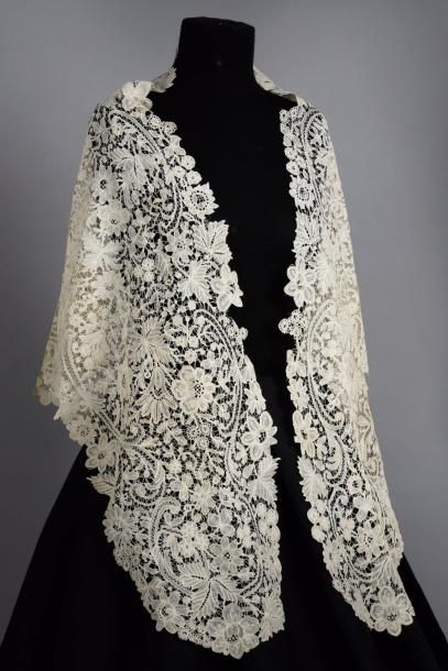 Pointe en dentelle Duchesse de Bruges, fuseaux,...