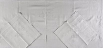 Belle parure de lit, drap et ses deux taies,...