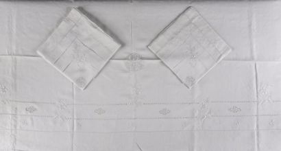 Parure de lit, chiffre et couronne de marquis,...