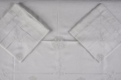 Parure de lit, chiffre et couronne de marquis,...
