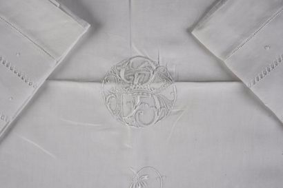 Parure de lit, chiffre et couronne de marquis,...