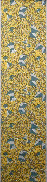 Cinq rouleaux de papier peint, vers 1930,...
