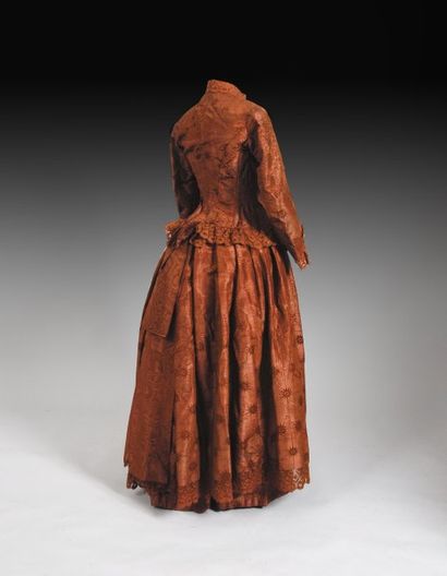 Robe vers 1875, façonné fond gros de Tours...