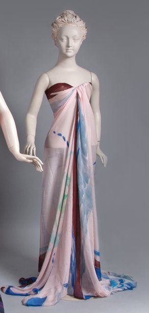 Deux coupes d'organza peints pour la Haute...