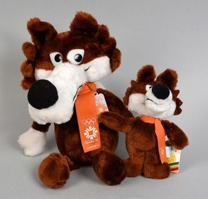 Mascottes officielles «Vucko».
Hauteur 20...