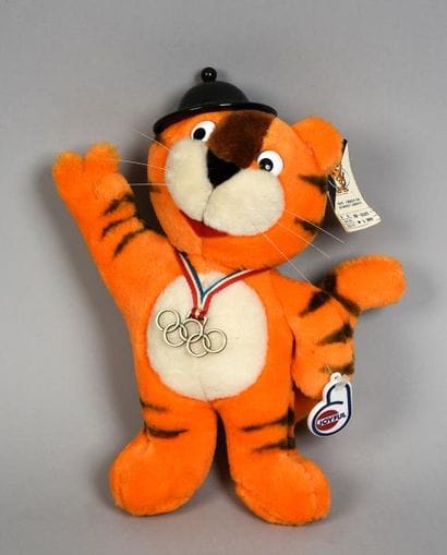 Mascotte officielle. «Hodori».
Hauteur 24...