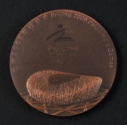 Médaille officielle de participant aux XIIIème...