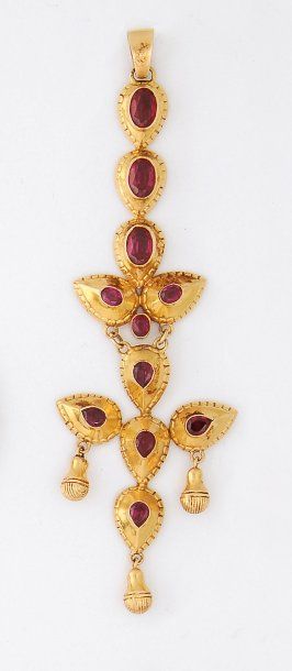 Pendentif Croix de Velay en or jaune, serti...