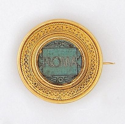 CASTELLANI
Broche médaillon en or jaune,...